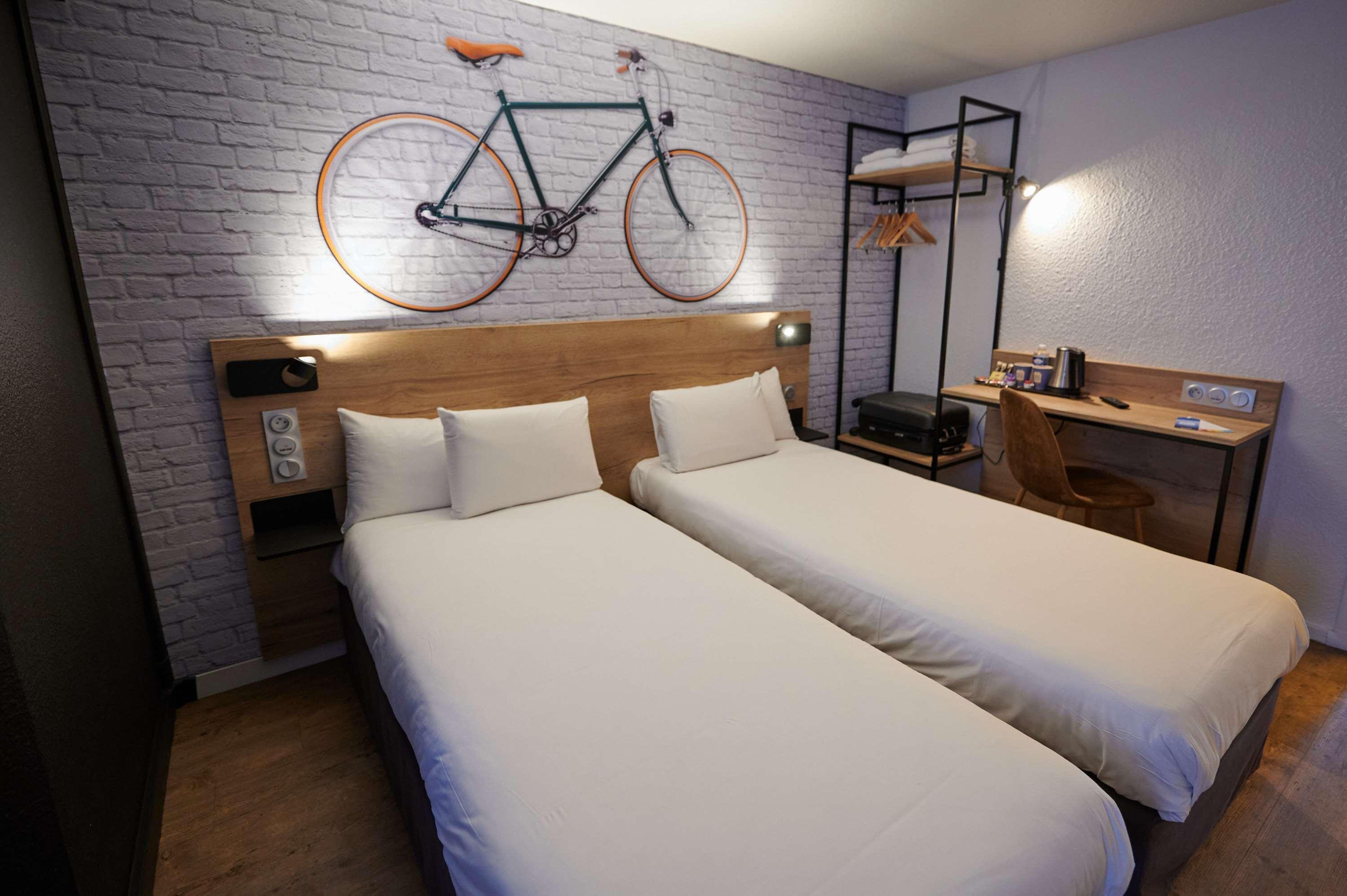 Kyriad Hotel Laval Laval  Esterno foto