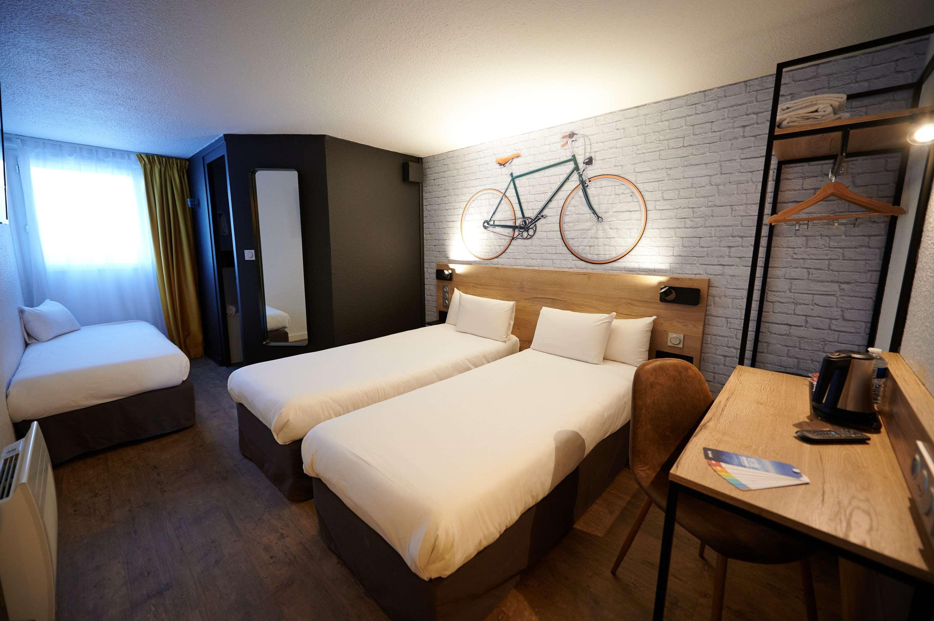 Kyriad Hotel Laval Laval  Esterno foto