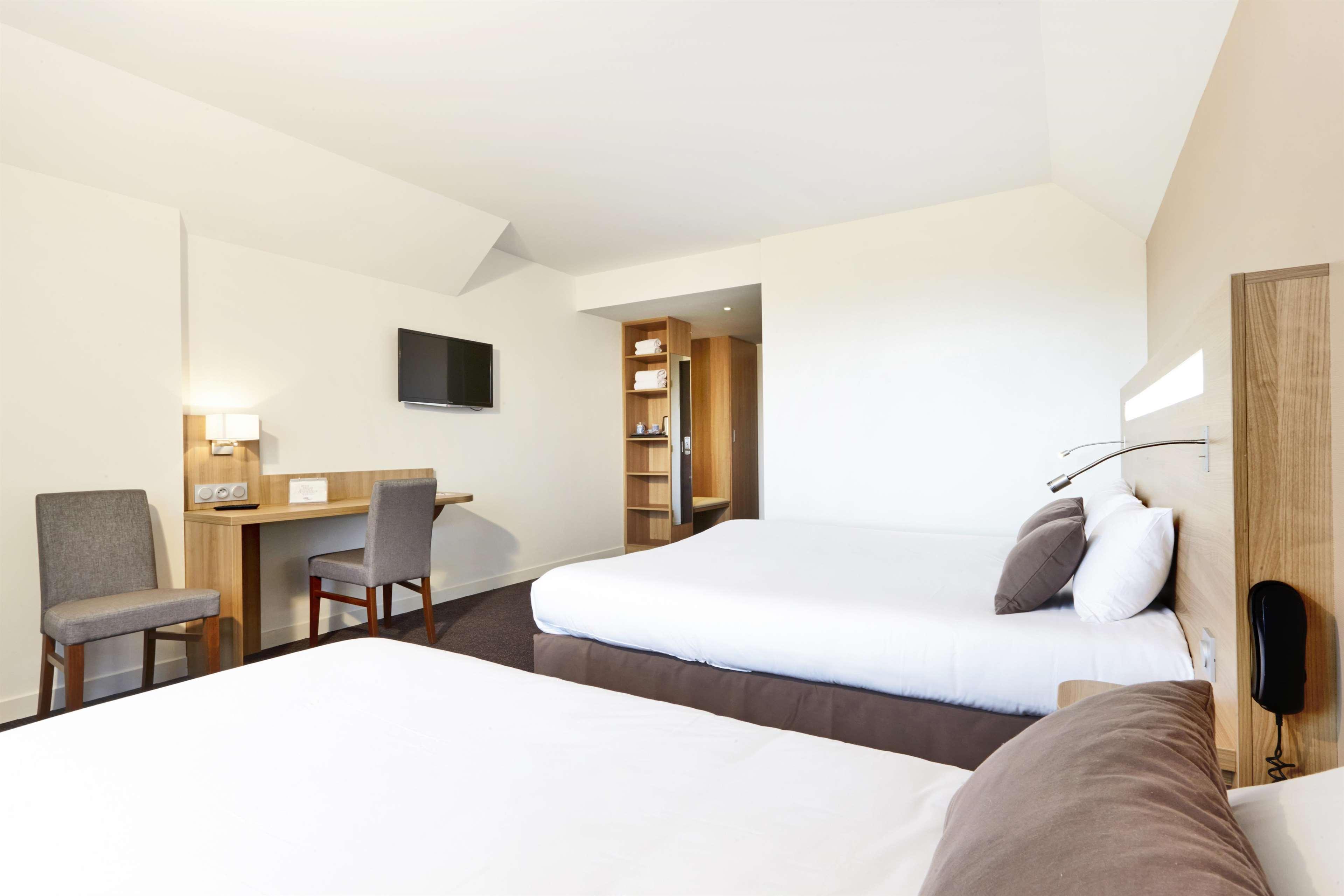 Kyriad Hotel Laval Laval  Esterno foto