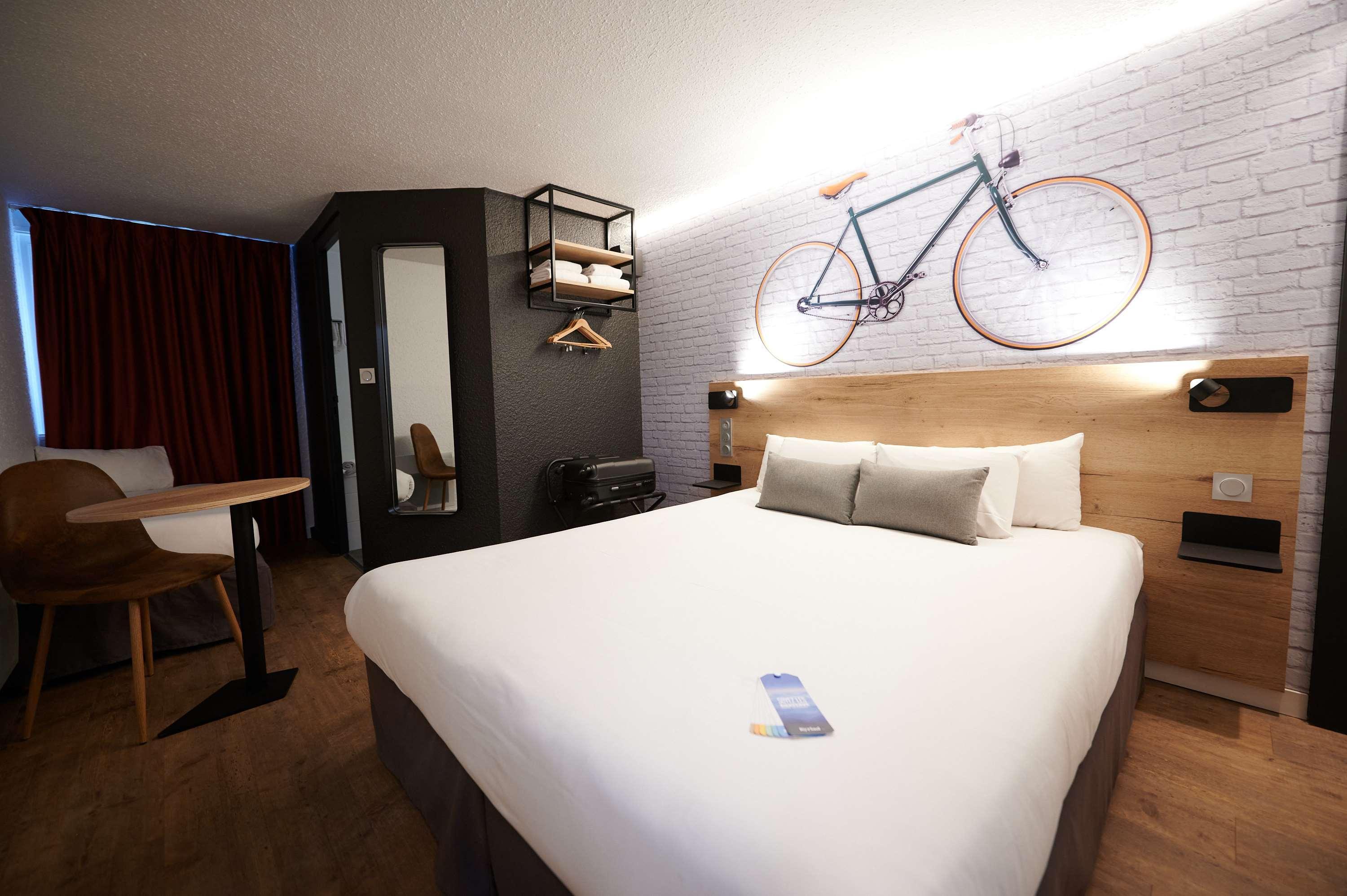 Kyriad Hotel Laval Laval  Esterno foto