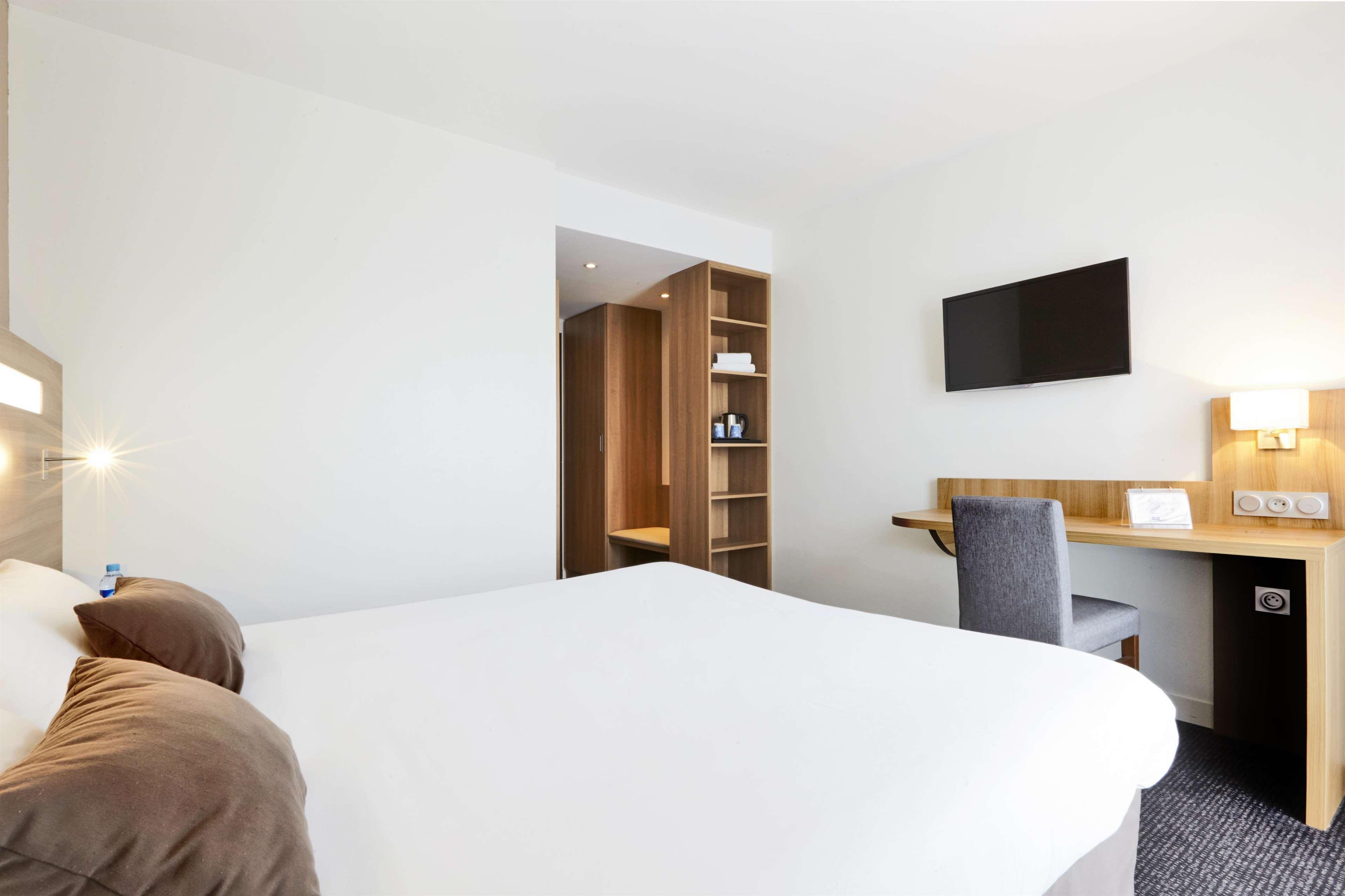 Kyriad Hotel Laval Laval  Esterno foto