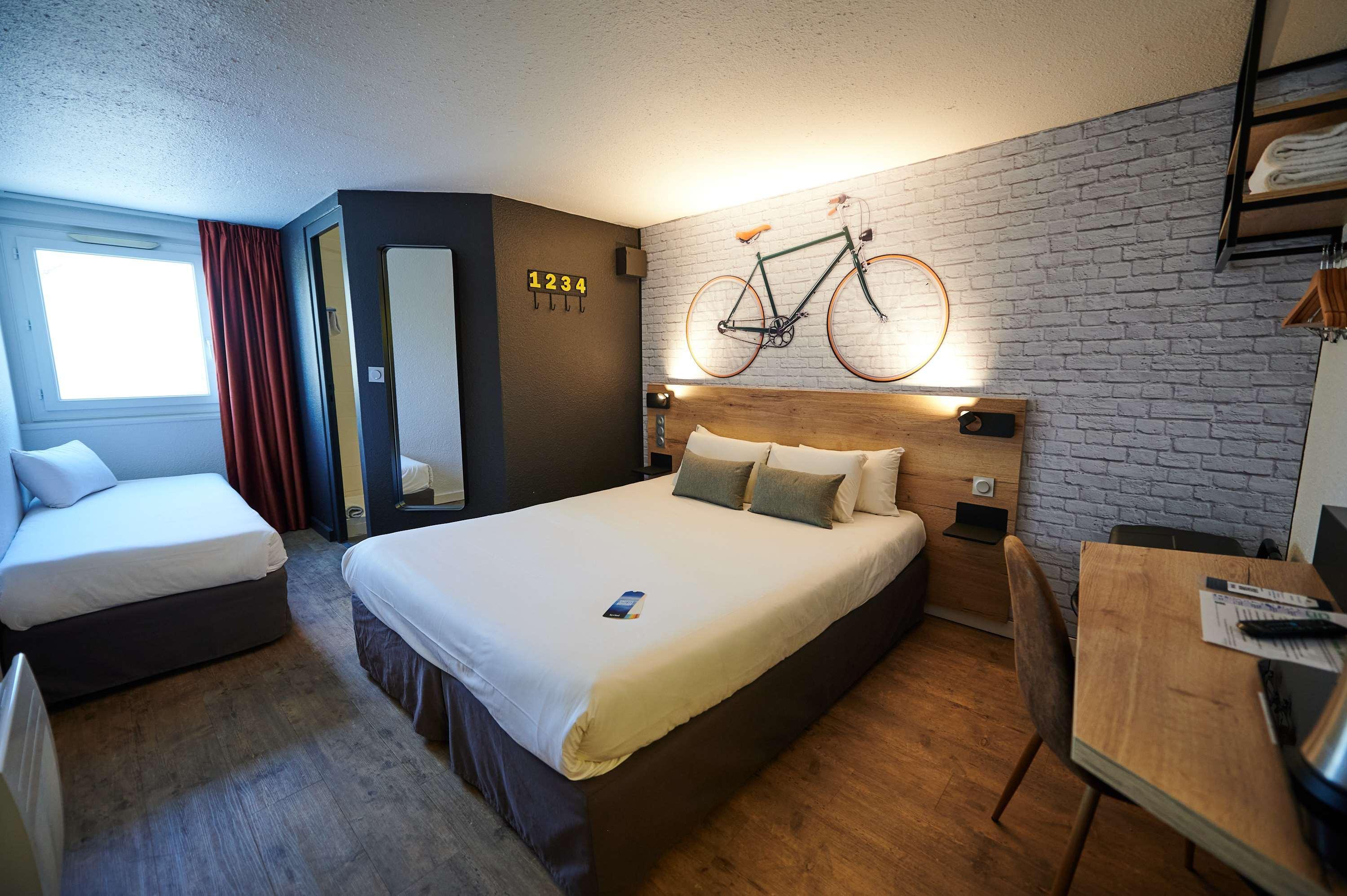 Kyriad Hotel Laval Laval  Esterno foto