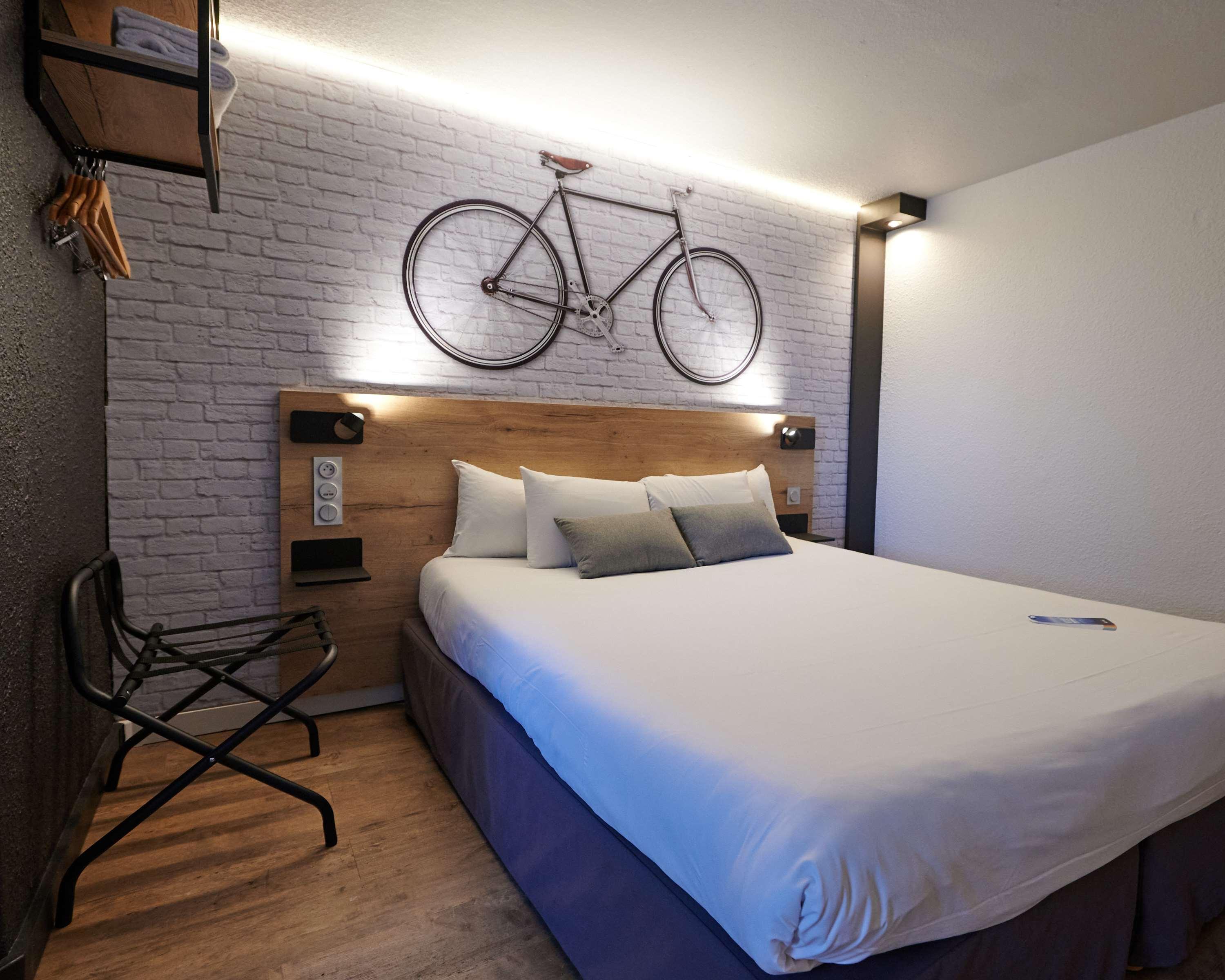 Kyriad Hotel Laval Laval  Esterno foto
