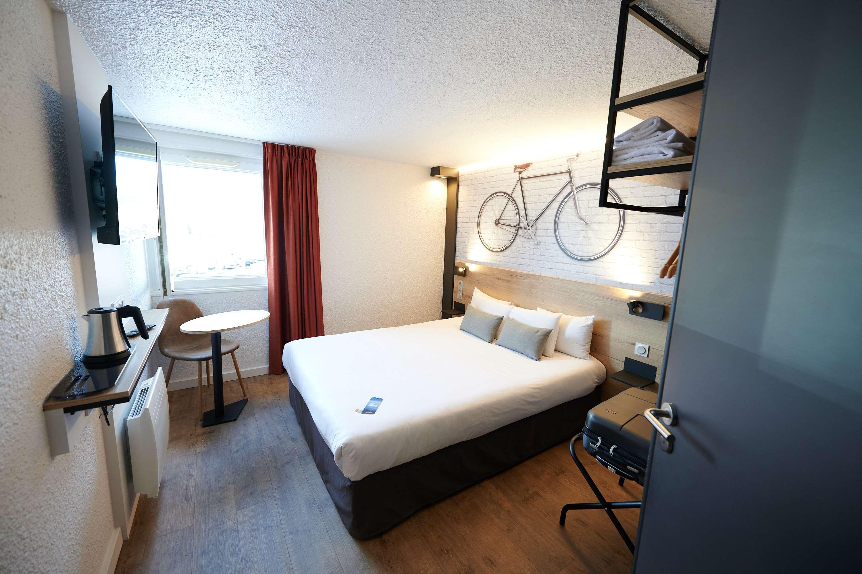 Kyriad Hotel Laval Laval  Esterno foto